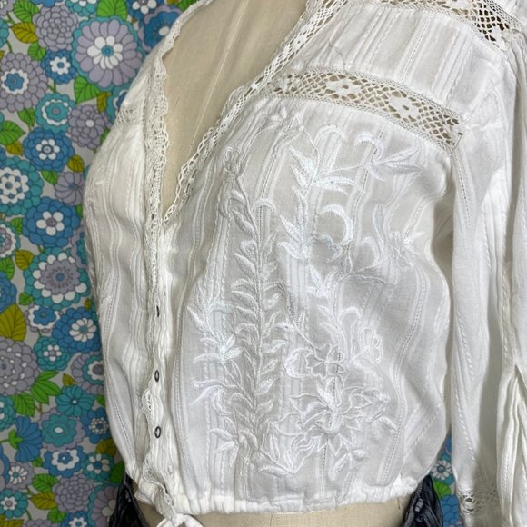 Free People White Boho V Neck Cropped Lace Floral Embroidered Blouse Size XS - Picture 8 of 13